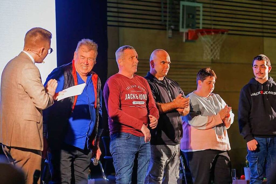 Der Fanfarenzug erhält die Auszeichnung für besondere Leistungen. (Foto: Adrian Hofmann) Der Fanfarenzug erhält die Auszeichnung für besondere Leistungen. (Foto: Adrian Hofmann)