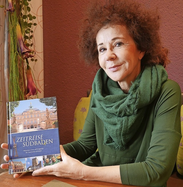 Irene Krauss mit ihrem neuen Buch &#8222;Zeitreise Sdbaden&#8220;  | Foto: Michael Gottstein