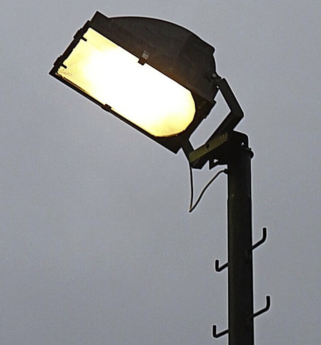 Flutlicht wird auf LED umgestellt: Spart Strom und leuchtet heller.  | Foto: Gert Brichta