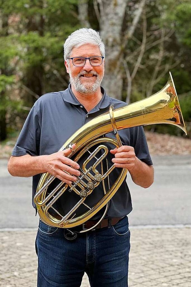 Karlheinz Kandler war 37 Jahre lang Vo... ist er mit seinem Tenorhorn zu sehen.  | Foto: Merlin Frey