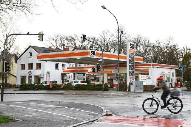 In der Mitte von Freiburg-Mooswald soll ein Supermarkt die Tankstelle ablösen