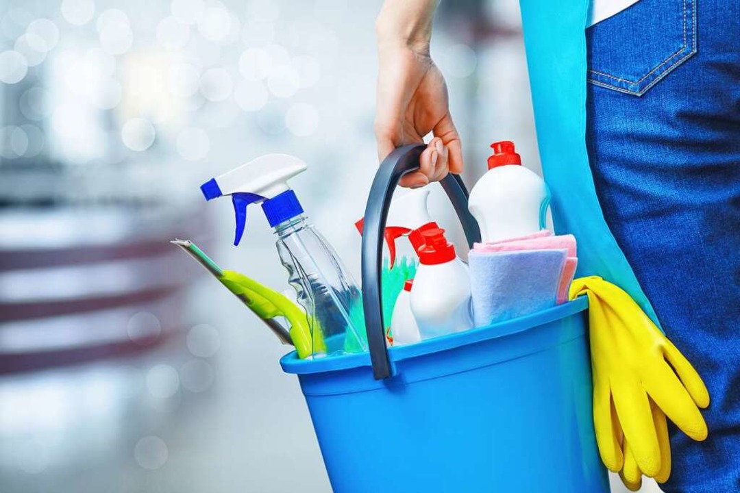 Wie viele Mittel braucht man wirklich beim Putzen?  | Foto: natali_mis (adobe.stock.com)