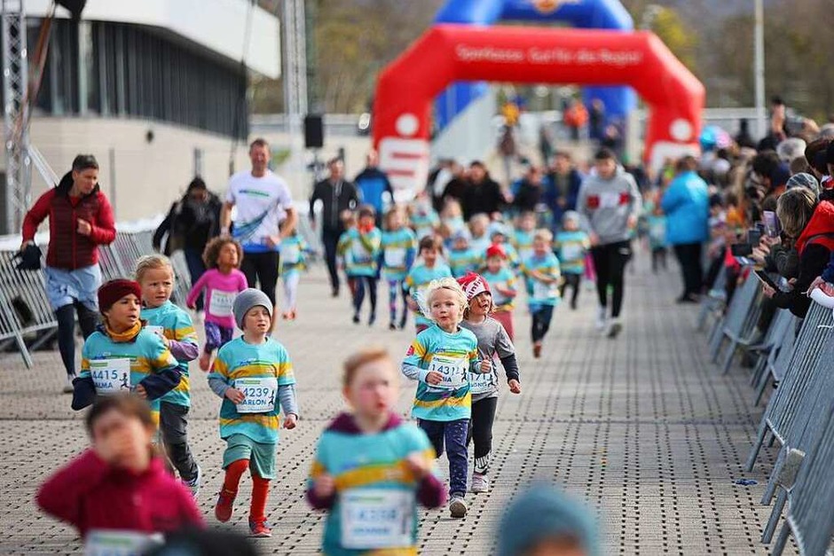 Laufspaß für die kleinsten Laufsportlerinnen und -sportler: Der Füchsle-Mini-Marathon (Foto: Janos Ruf) Laufspaß für die kleinsten Laufsportlerinnen und -sportler: Der Füchsle-Mini-Marathon (Foto: Janos Ruf)