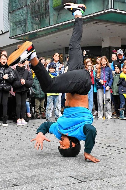 Mit Breakdance setzt Ersen Shalijani  ein Zeichen fr Toleranz gesetzt.  | Foto: Barbara Ruda