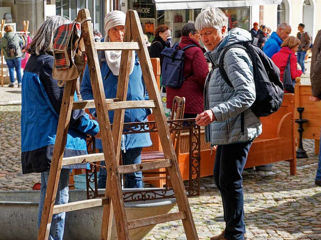 Viel zu entdecken gab es an den Stnden beim mittlerweile zehnten Endinger Antikmarkt.