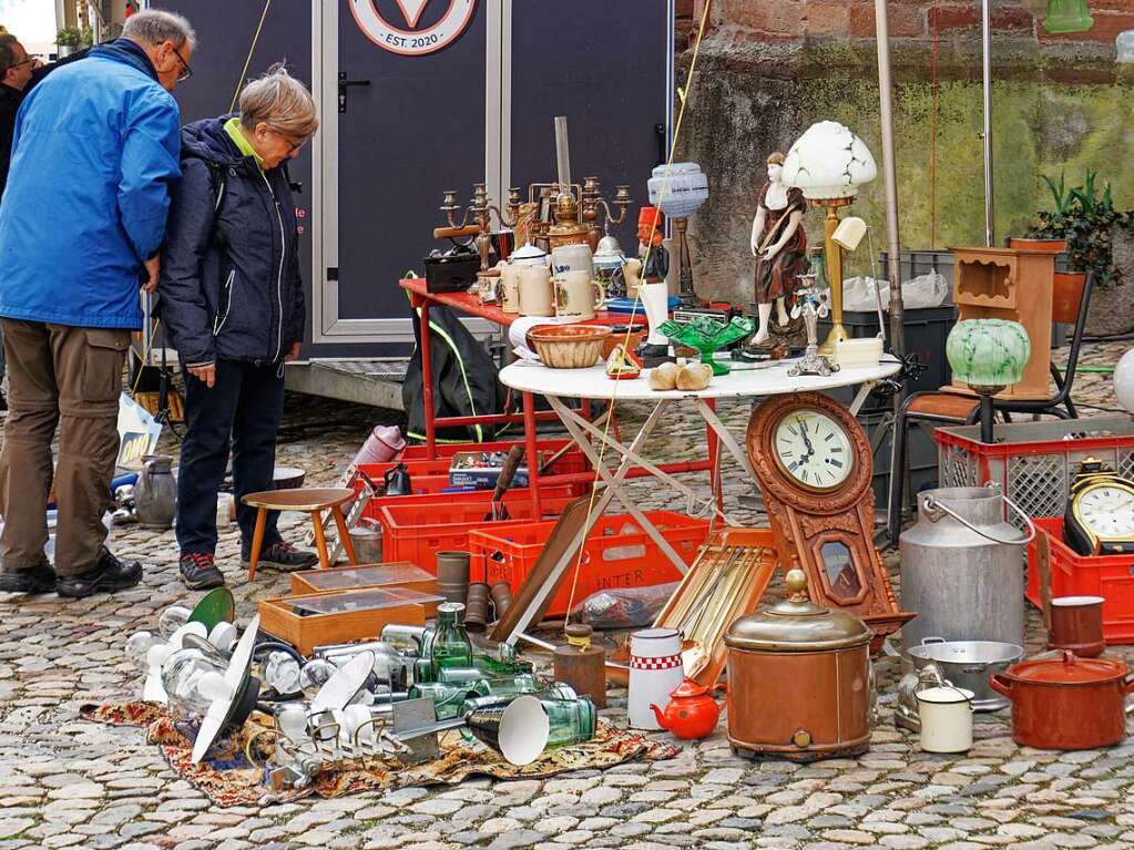 Viel zu entdecken gab es an den Stnden beim mittlerweile zehnten Endinger Antikmarkt.