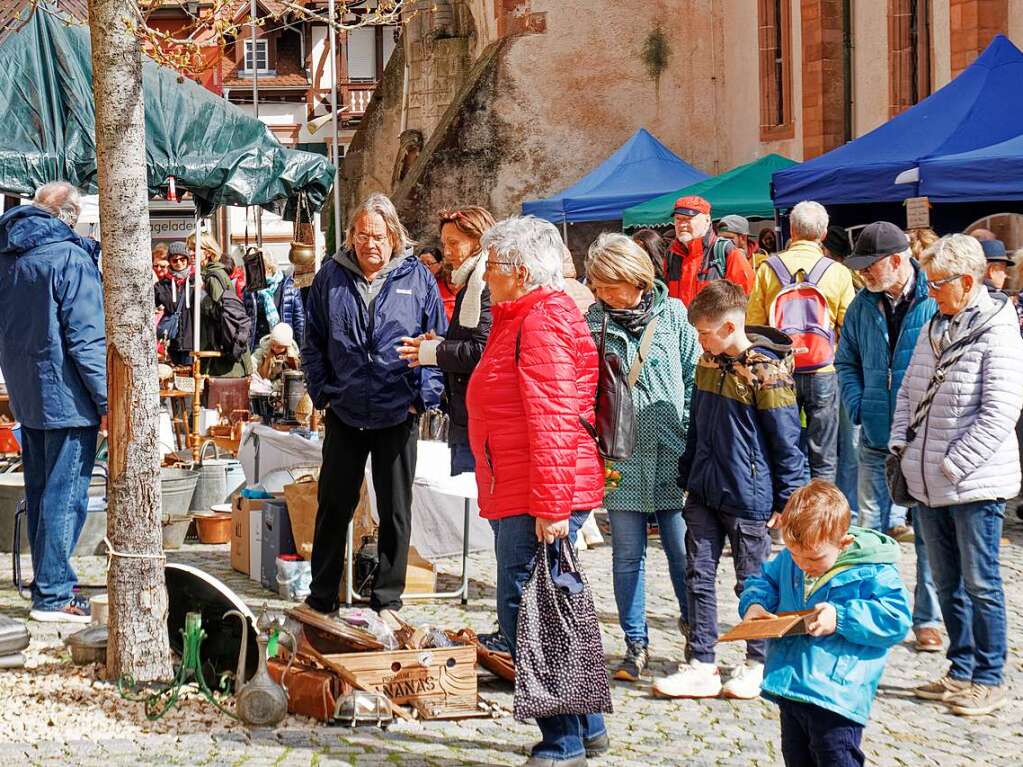 Viel zu entdecken gab es an den Stnden beim mittlerweile zehnten Endinger Antikmarkt.