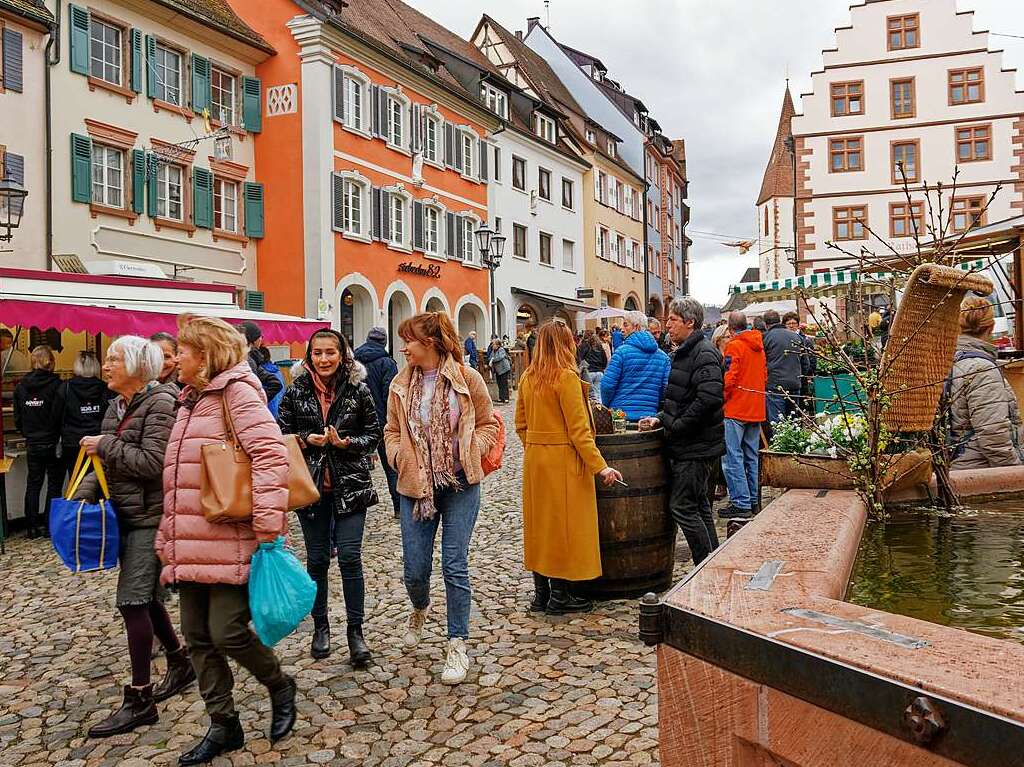 Schon am Samstag zog es viele Menschen in die Endinger Innenstadt – wohl auch wegen der besseren Wetteraussichten.