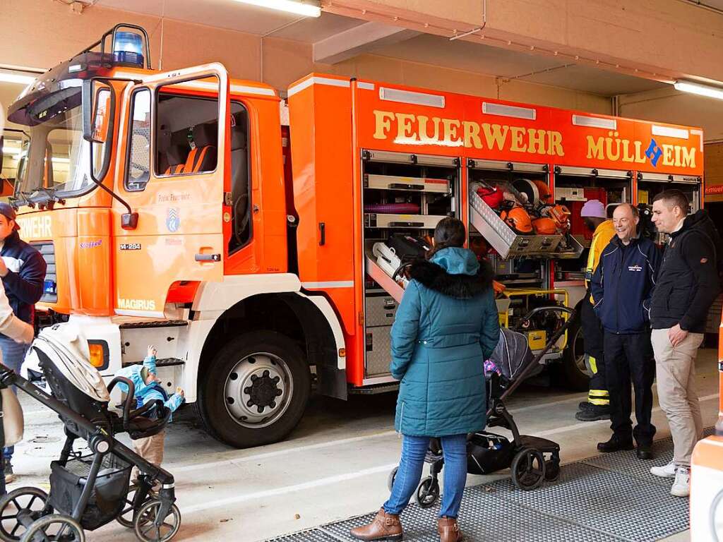 Trotz durchwachsenem Wetter kamen viele Menschen aus der ganzen Region zur 33. Autoschau mit verkaufsoffenem Sonntag in der Mllheimer Innenstadt.