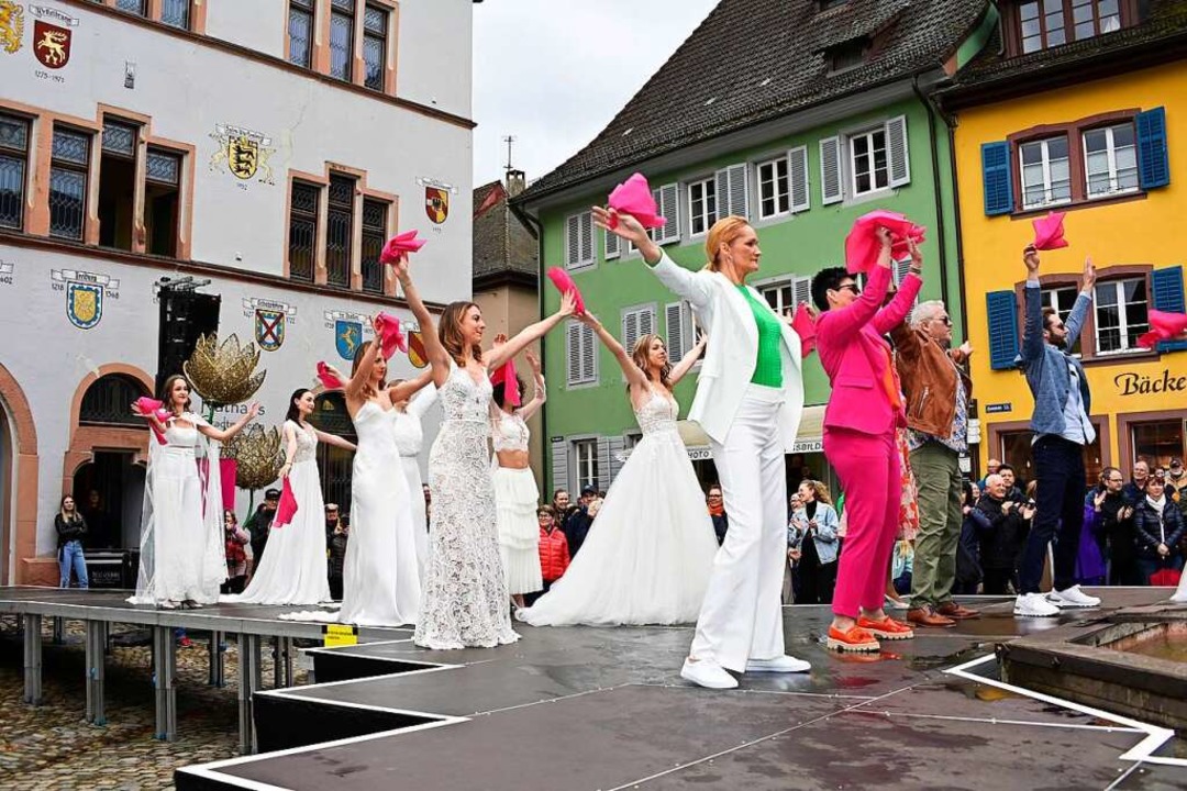 Tanz, Modenschau, Brautmoden und viele...beim Verkaufsoffenen Sonntag zu sehen.  | Foto: Bernhard Seitz