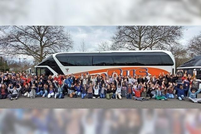 Schülerinnen und Schüler nach Lons-le-Saunier