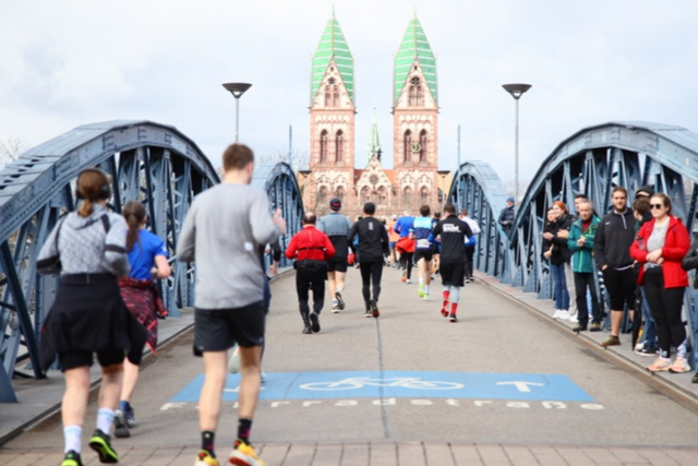 Fotos: Freiburg-Marathon 2023 - Läufer trotzen Wind und Wetter
