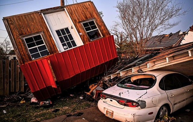 In der stark zerstrten Kleinstadt  Ro...rk wohnten bislang rund 2000 Menschen.  | Foto: CHANDAN KHANNA (AFP)