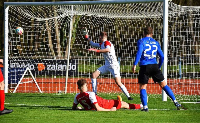 In den Winkel gezimmert: Adriano Spoth trifft zum 2:0.  | Foto: Wolfgang Knstle