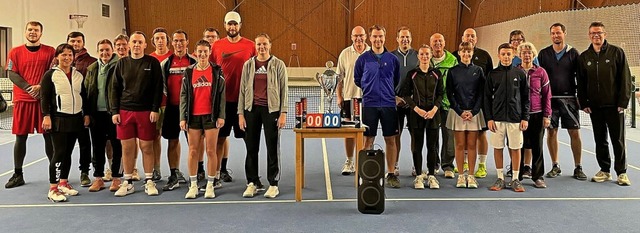 Das Team Welt gegen das Team Europa vo...llwechsel des 4. TCN-TEAM-CUP Indoors.  | Foto: Carsten Winter