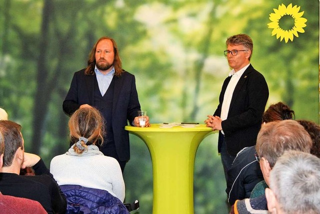 Anton Hofreiter (links) und der  Kehle...leiter im Grnen Zentrum in Offenburg.  | Foto: Juliana Eiland-Jung