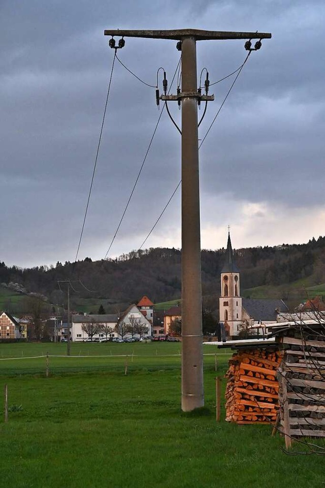 Freileitungen wie diese  quer ber die...aut und durch Erdkabel ersetzt werden.  | Foto: Markus Zimmermann