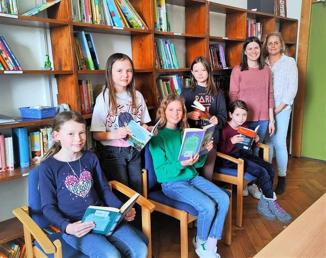 Ehrenamtliche Paten lassen in den Grun...il am Rhein die Lust am Lesen wachsen.  | Foto: Leopoldschule