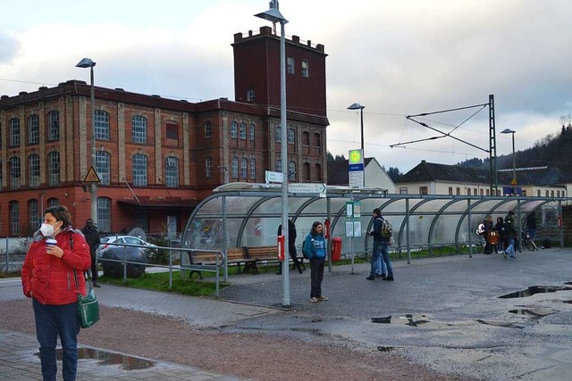 In Zell im Wiesental warteten nur wenige Fahrgste  | Foto: Edgar Steinfelder