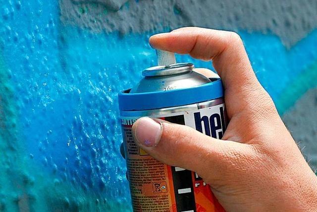 Freiburger Polizei ertappt Graffiti-Sprayer – mit Farbe an den Fingern