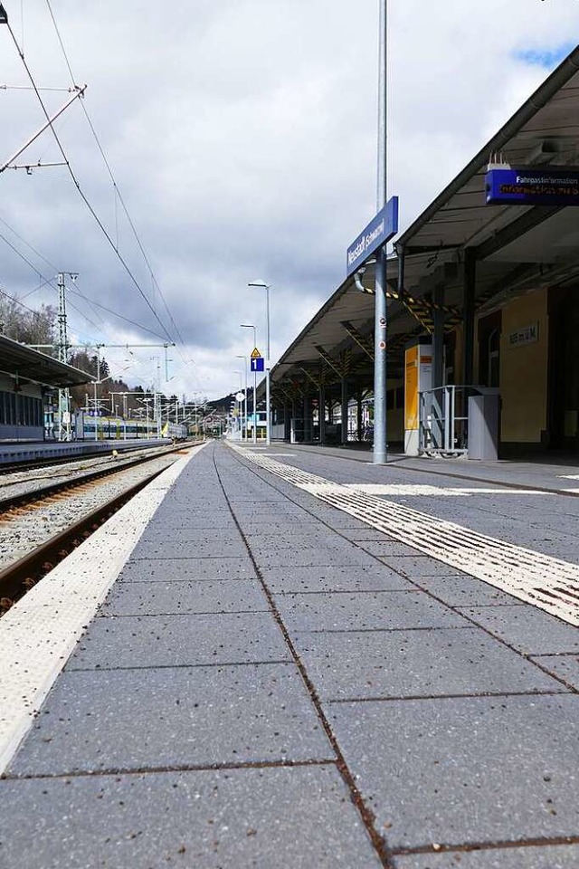 Der Neustdter Bahnhof  am Montagmittag   | Foto: Florian Schmieder