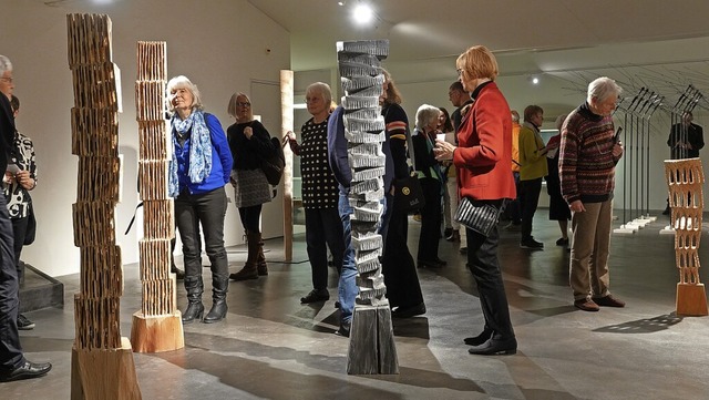 Groes Interesse zeigten die Besucher ...-Museum an der Kunst von Anna Schmid.   | Foto: Peter Schtz