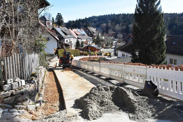 Mit Hochdruck wird der Ausbau mit schn... in Richtung Gewerbegebiet Leerrohre.   | Foto: Thomas Biniossek