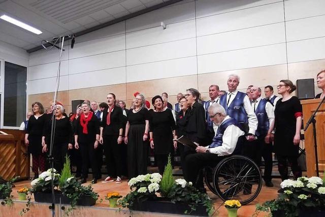 MGV Ewattingen und der Let’s Fetz-Chor Bonndorf bieten Hitparadenabend