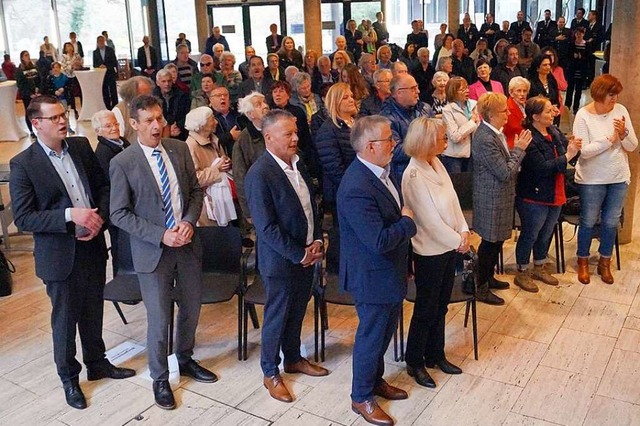 Im vollbesetzten Kursaal hat Brgermei...istoph Hoffmann (von links) empfangen.  | Foto: Silke Hartenstein