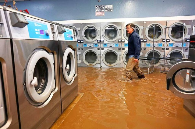 Ein berfluteter Waschsalon in Pajaro Mitte Mrz.  | Foto: JUSTIN SULLIVAN (AFP)