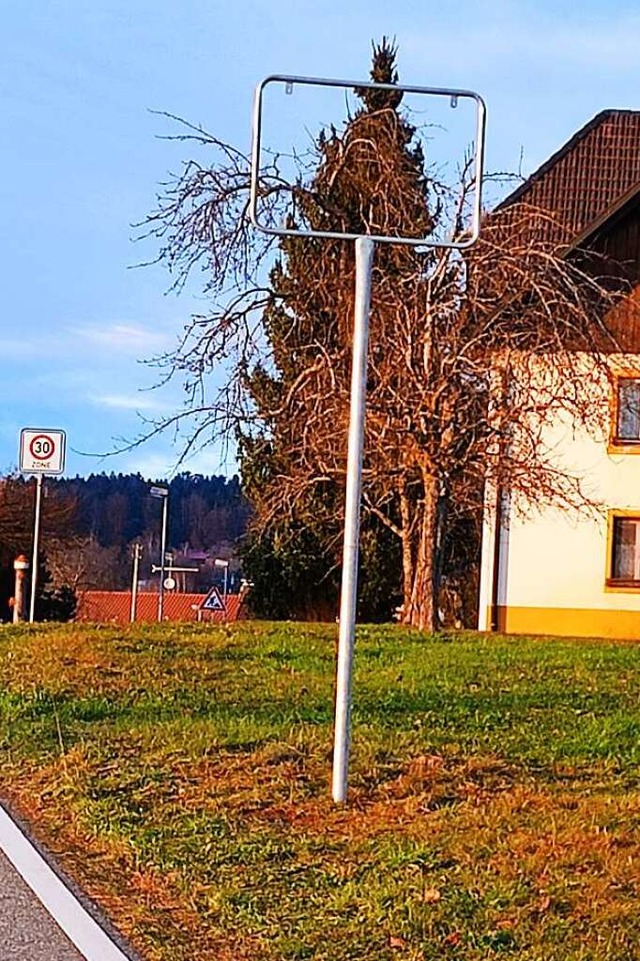 Da stand einmal das Ortsschild von Rot...seit November 18 Ortstafeln gestohlen.  | Foto: Torsten Amann