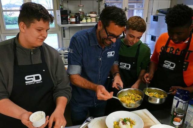 Horbener Sternekoch gibt Schülern Einblick ins gesunde Kochen