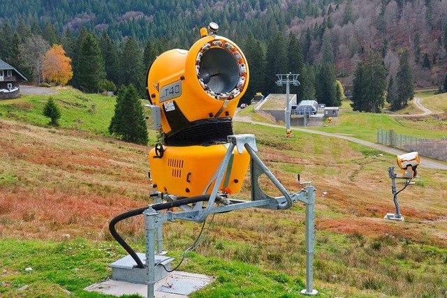 Mehr Schneekanonen sollen die Zukunft ...ets Feldberg im Schwarzwald absichern.  | Foto: Sebastian Barthmes