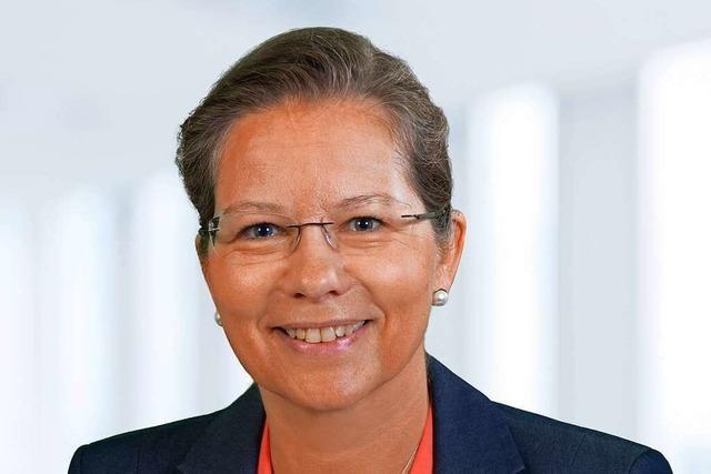 Realschüler aus Weil am Rhein löchern die Bundestagsabgeordnete Diana Stöcker