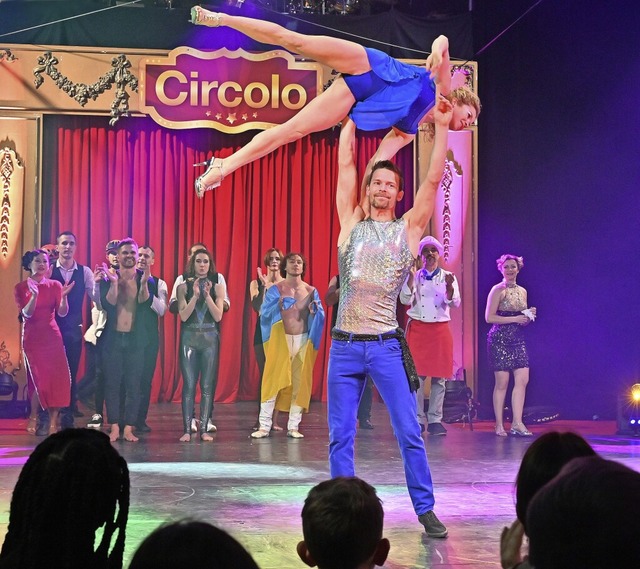 Akrobaten bei der Premiere des Zirkus Circolo im Dezember 2022.  | Foto: Michael Bamberger