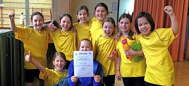 Die Siegerinnen-Fuballmannschaft der Klasse 4 der Tarodunumschule  | Foto: Privat