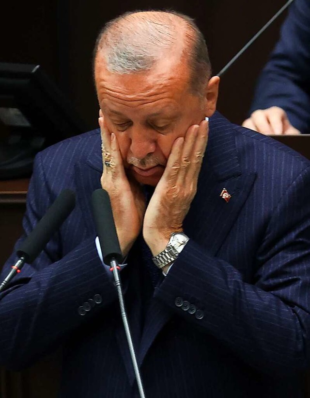 Recep Tayyip Erdogan hat 50 Ehrendokto...was ist mit seinem Universittsdiplom?  | Foto: ADEM ALTAN (AFP)