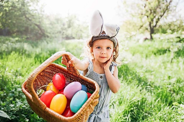 Die Tradition der Ostereiersuche hat ...underte hinweg nicht an Reiz verloren.  | Foto: Serenko Natalia (Adobe Stock)