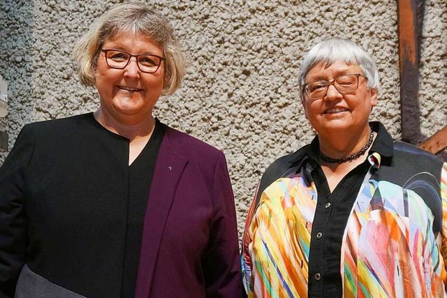 Die evangelische Landesbischfin Heike Springhart (links) mit Christiane Vogel  | Foto: Ursula Freudig