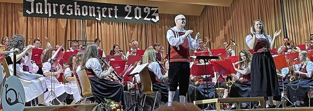 Zum krnenden Abschluss musizierten di...220; in der Grwihler Hotzenwaldhalle.  | Foto: Jonathan Niedermaier