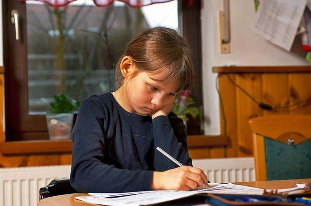 Fr viele Schler sind Hausaufgaben mit Frust verbunden.  | Foto: McPHOTO/B. Leitner via www.imago-images.de