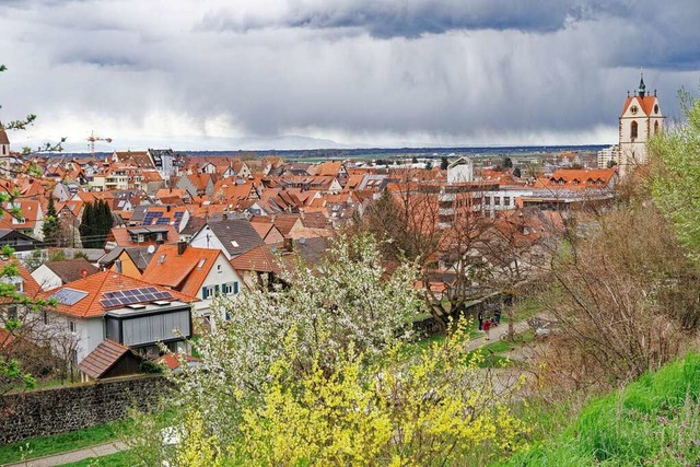 Blick aus den Weinbergen auf Endingen:...iele. Die bernachtungszahlen steigen.  | Foto: Ruth Seitz