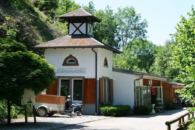 Zum Wohle der Erdmannshhle, aber auch...22 der Hhlen- und Heimatverein Hasel.  | Foto: Ralph Lacher