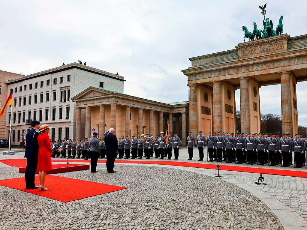 Noch vor seiner Krnung im Mai 2023 besuchen der britische Knig und die Knigsgemahlin fr drei Tage Deutschland.