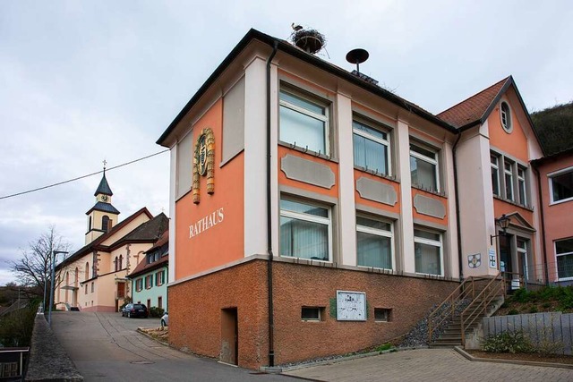Rathaus, Pfarrhaus und Kirche in Wasen...pfigen Ihringer Gemeinderat vertreten.  | Foto: Hubert Gemmert
