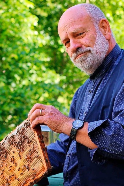 Bernd Möller mit seinen Bienen  | Foto: privat