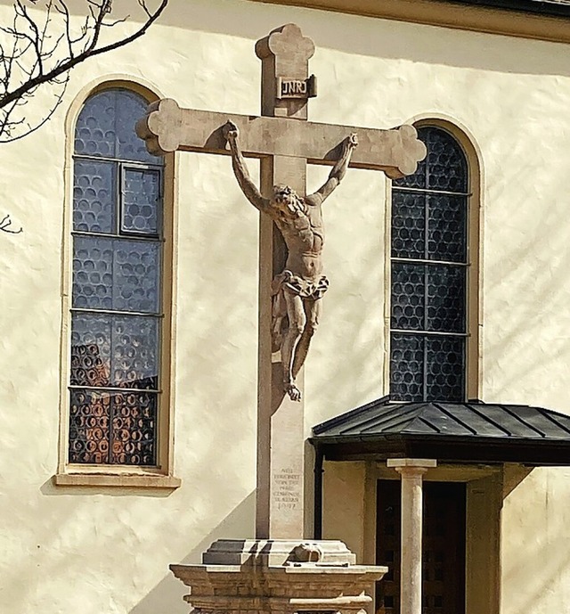 Kreuz an der Pfarrkirche St. Alban  | Foto: Harald Sauerbeck