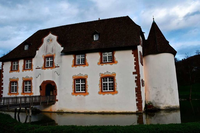 Die Westfassade des Schlosses soll mit...ung des Schlossvereins saniert werden.  | Foto: Heinz und Monika Vollmar