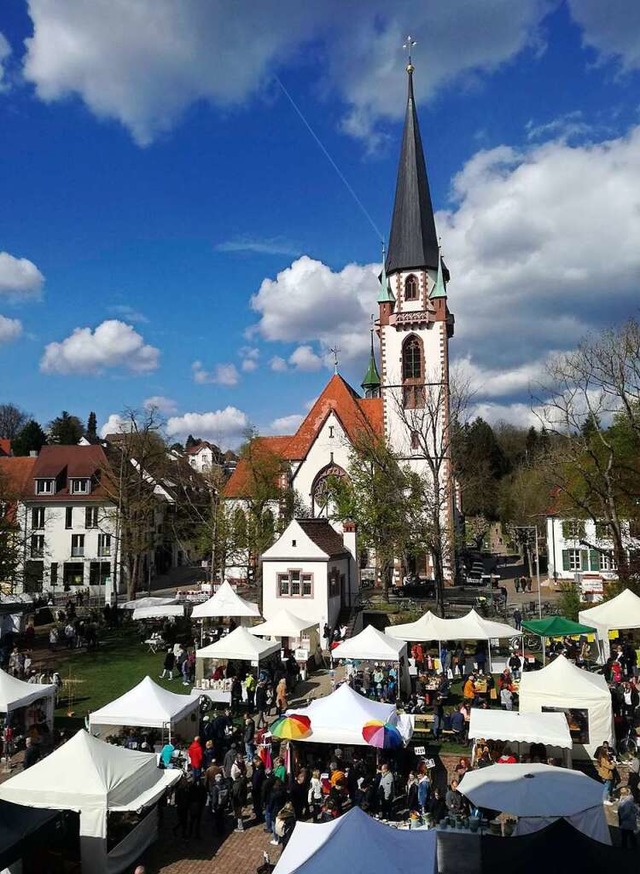 Ganz im Zeichen des Knstlermarkts ste... historische Altstadt von Emmendingen.  | Foto: Hans-Jrgen Trul