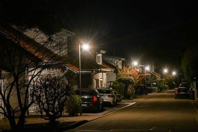 Anwohner kritisieren die Helligkeit der neuen LED-Straenlaternen.  | Foto: Ansgar Taschinski